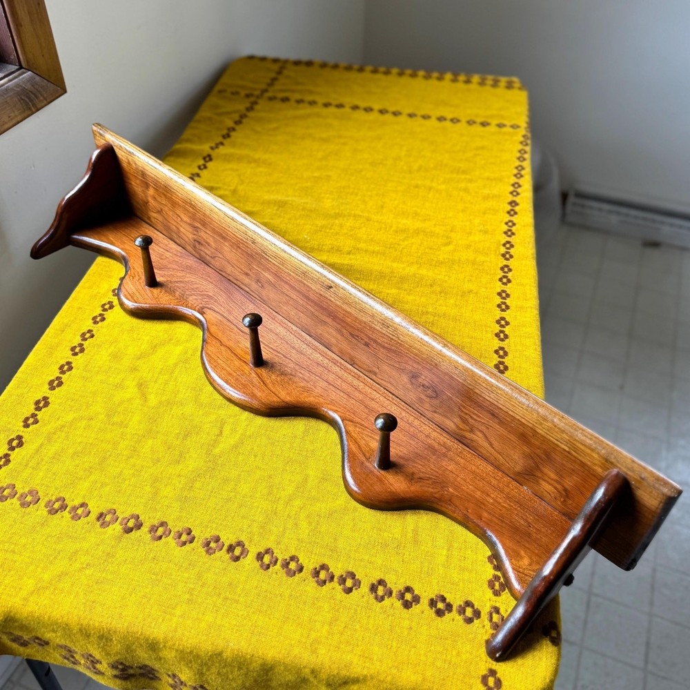 Vintage Scalloped Shaker Peg Rack - 34”
