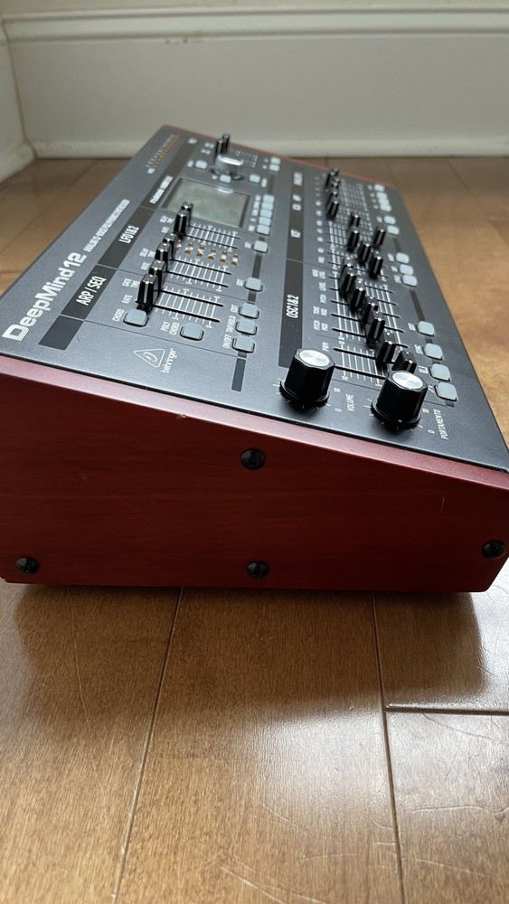 Behringer Deepmind 12D Analog 12-Voice Polyphonic Desktop Synthesizer