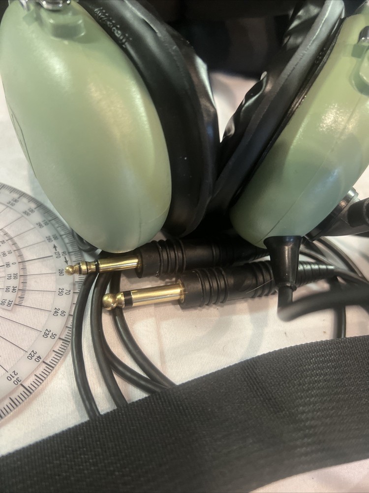 DAVID CLARK H10-13.4 STUDENT PILOT HEADSET KNEEBOARD BAG E6B FUEL SAMPLER WWSHIP
