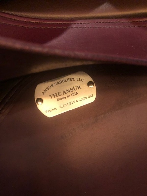 17.5" Treeless Ansur Hunter/Jumper Saddle