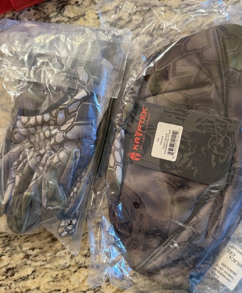 Kryptek Altitude Kiska Beanie / Krypton Glove Combo Size Large NWT