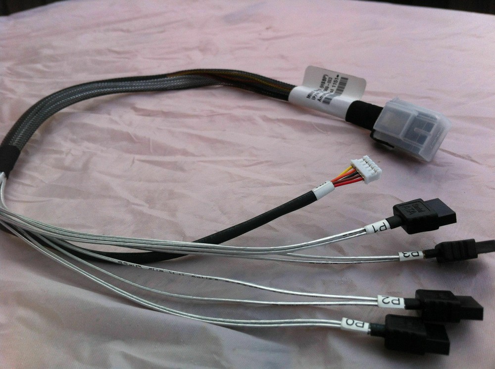 Intel Server P4304 - OEM Mini SAS to SATA Cable Kit Assembly