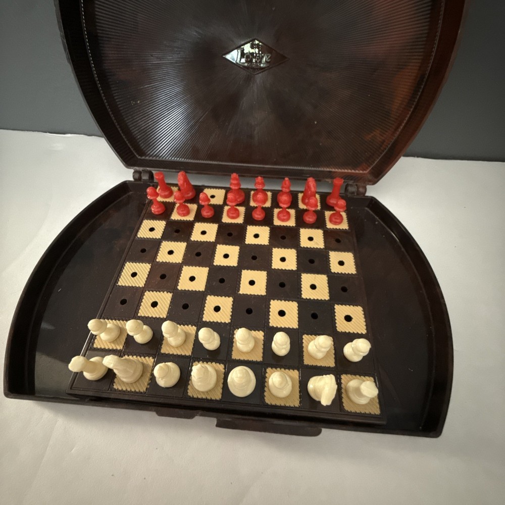 E.S. Lowe Co. Travel Chess Checkers Pocket Game 1945 Celluloid Case Missing 1 pc