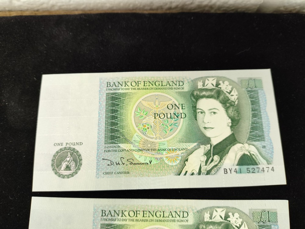 4 x Uncirculated Consecutive Numbered £1 One Pound Banknotes - Somerset - 74-77