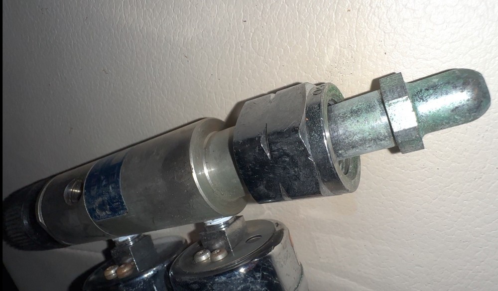 Air Liquide model 1001  regulator,  *untested*