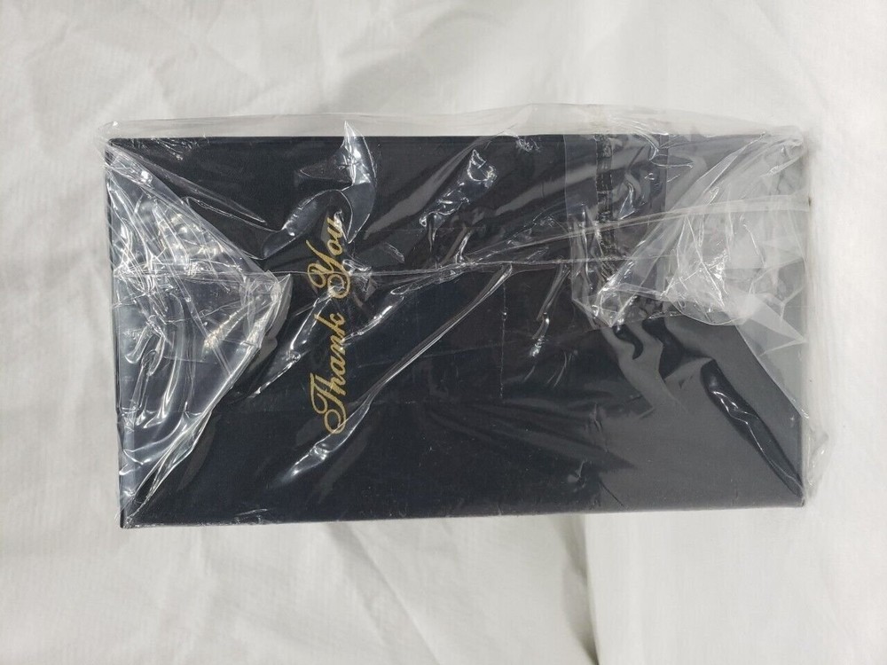 restaurant check presenters server