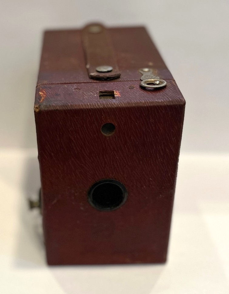 Rainbow Hawk-eye No.2 Model C. Brownie Camera