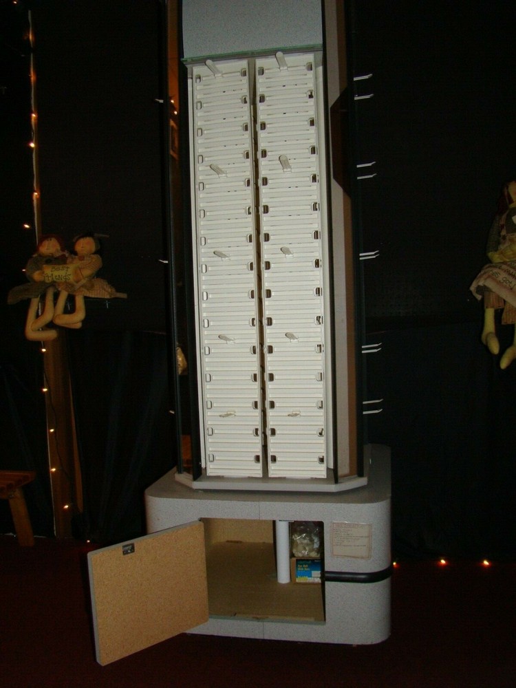 4-SIDED FLOOR SPINNER DISPLAY