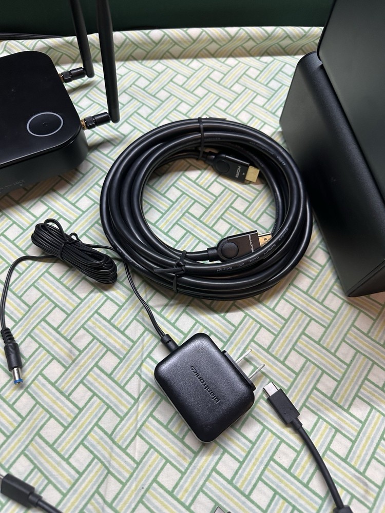 BenQ InstaShow Wireless Presentation System Bundle (Mixed Lot)