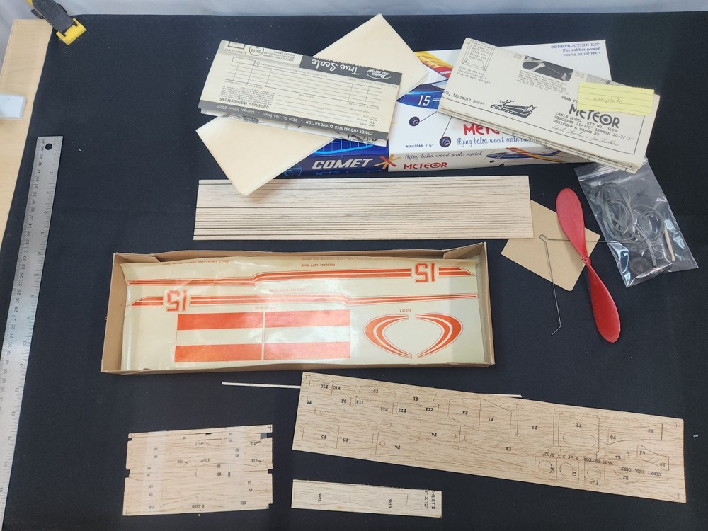 Vintage Balsa model plane kit Comet Meteor 21 3/8" span 3409