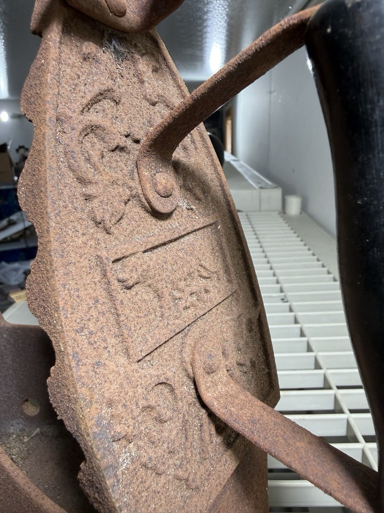 Antique Cast-Iron Charcoal Iron ￼