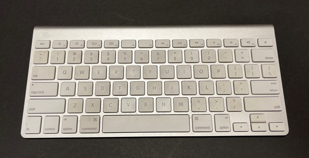 Apple Wireless Keyboard A1314 Bluetooth Keyboard Tested, Fully Working