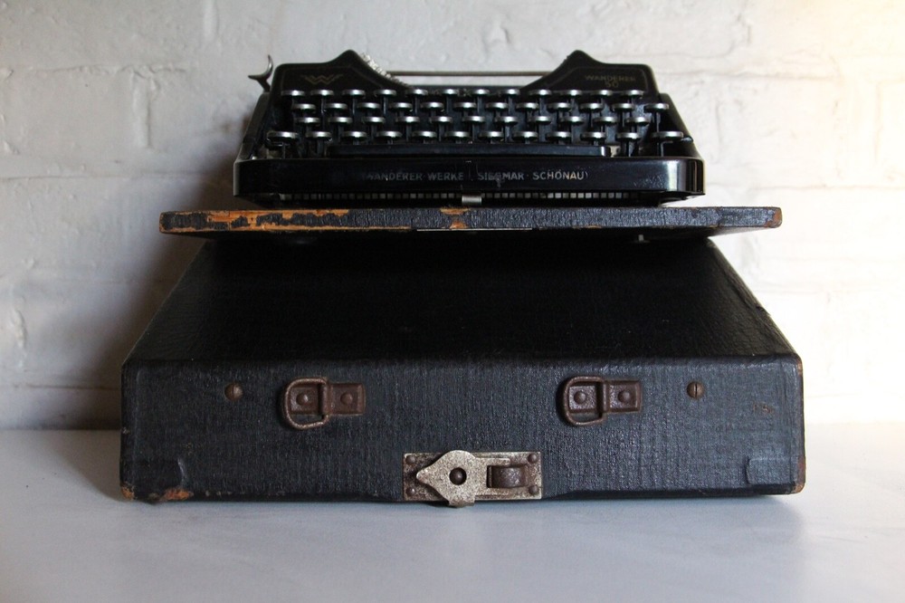 Antique CONTINENTAL WANDERER 50 ~ Great Working Condition + Original Case