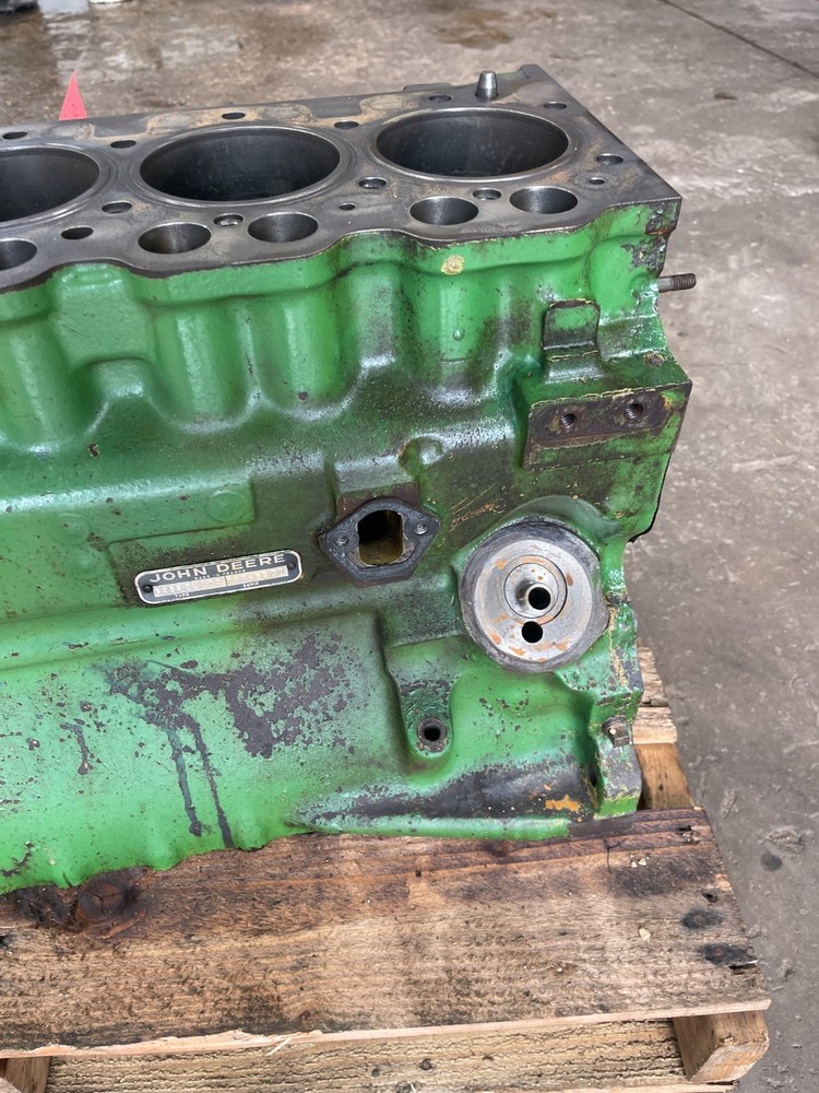 1982 John Deere 2940 Tractor Engine Block R72975