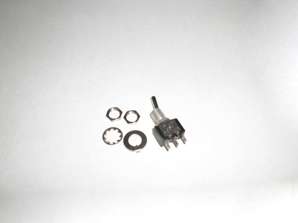 RAYTHEON NOS MST105D Miniature Toggle Switch New without Packaging