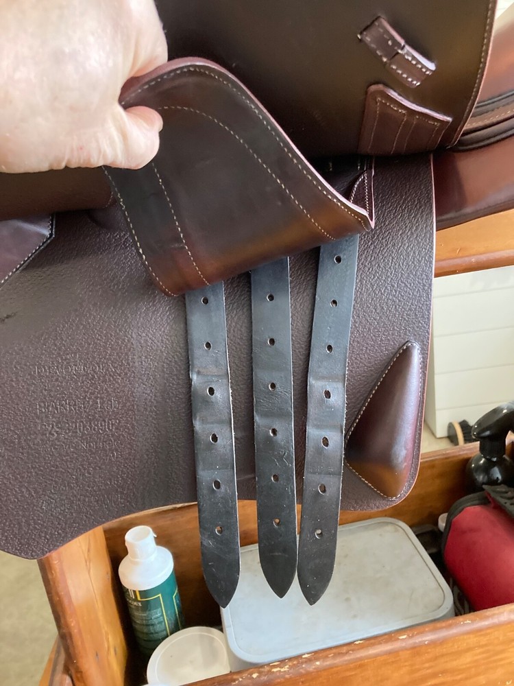 Super Comfy 17" Devoucoux Lab saddle with stirrup leathers