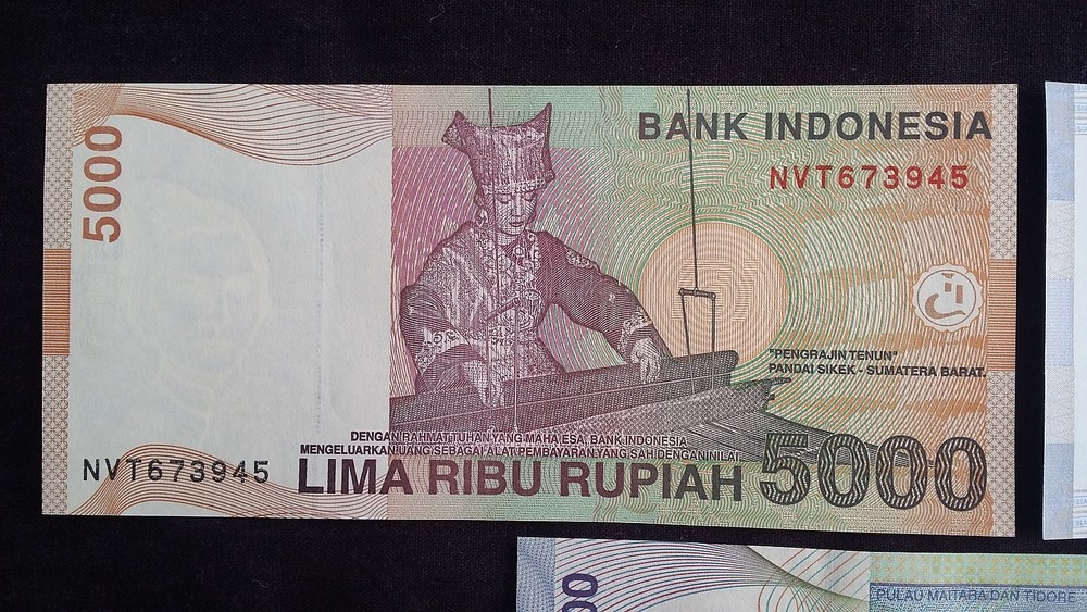 INDONESIA 5000 2000 1000 Rupiah 3 x UNC Banknotes