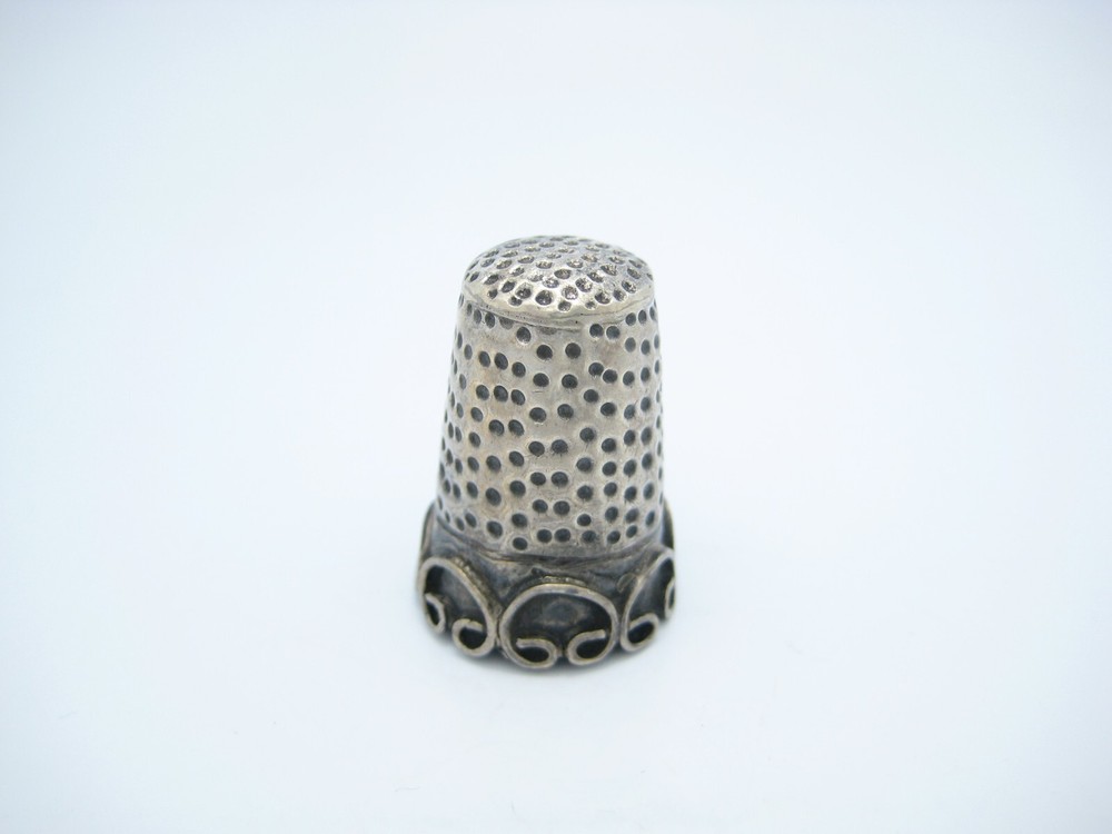 Antique Sterling Silver Sewing Thimble Raised Scroll Border Pattern
