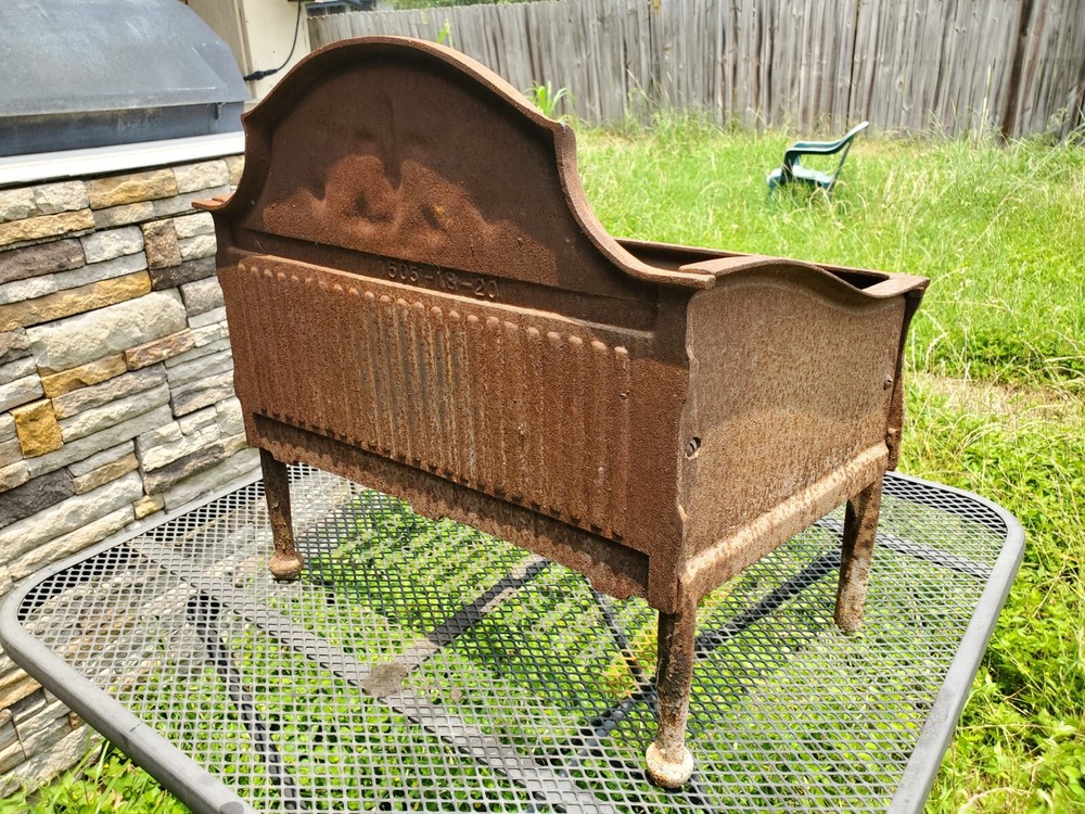 VINTAGE BEAUTIFUL CAST IRON FLEUR DE LIS FIREPLACE LOG INSERT