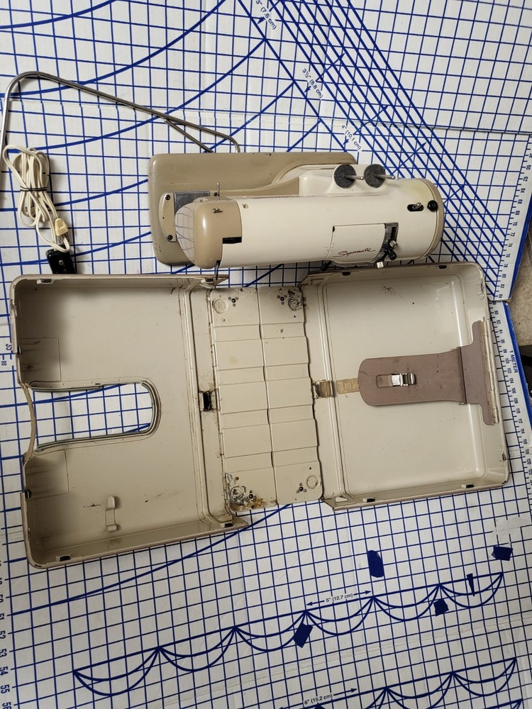 Elna Supermatic 722010 Sewing Machine w/ Case – Works Read