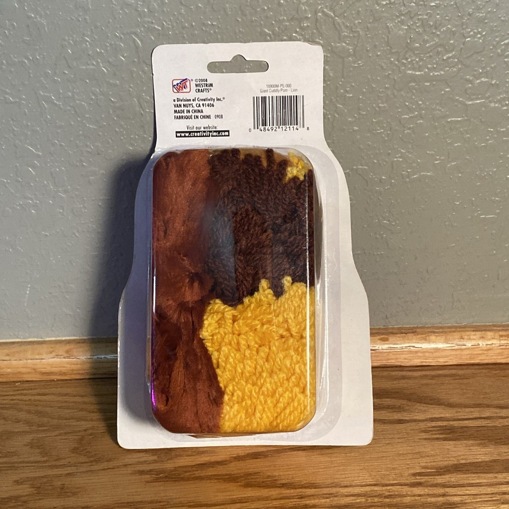 Cuddly Pom Kit Lion New In Package