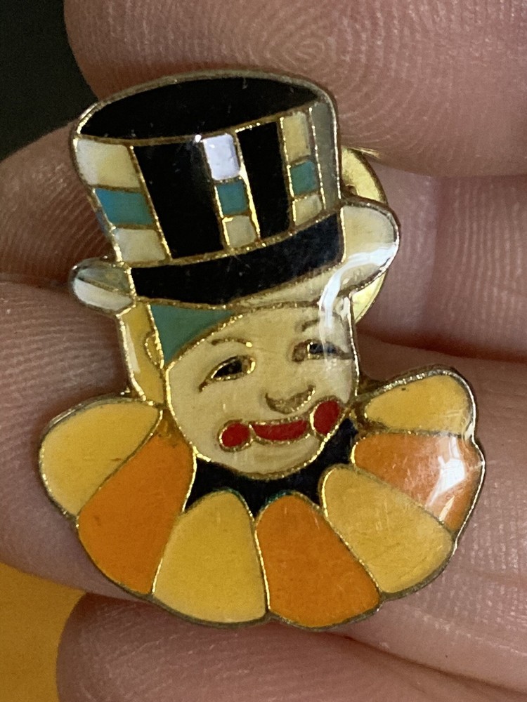 Scary clown circus Lapel Pin EUC K534