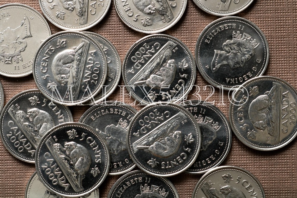 🇨🇦​ CANADA *LOW MINTAGE* 2000P 5 CENTS ALMOST UNCIRCULATED+++ BRIGHT LUSTER!!