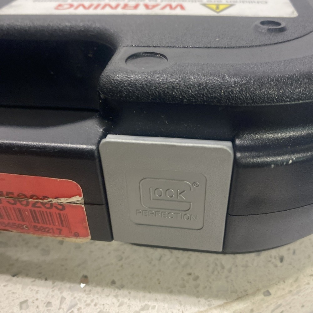 Glock 17 Original Plastic Case W/extras