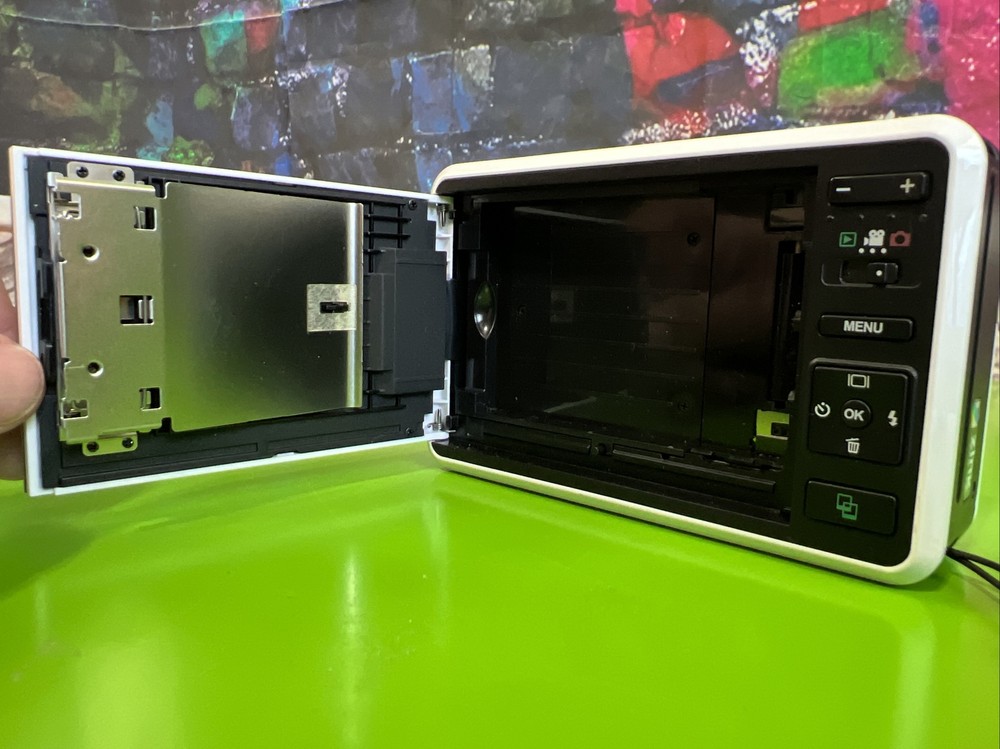 Polaroid Z2300 Digital Camera - White READ DESCRIPTION