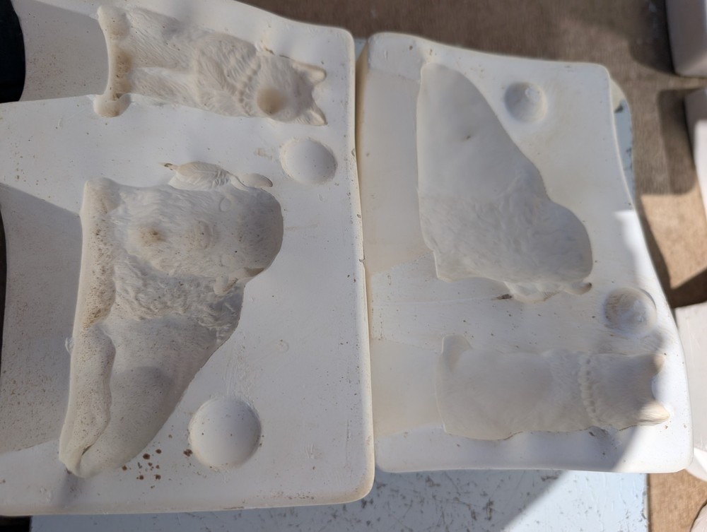 Bison And Wolf? Vintage Slip Casting Ceramic Mold
