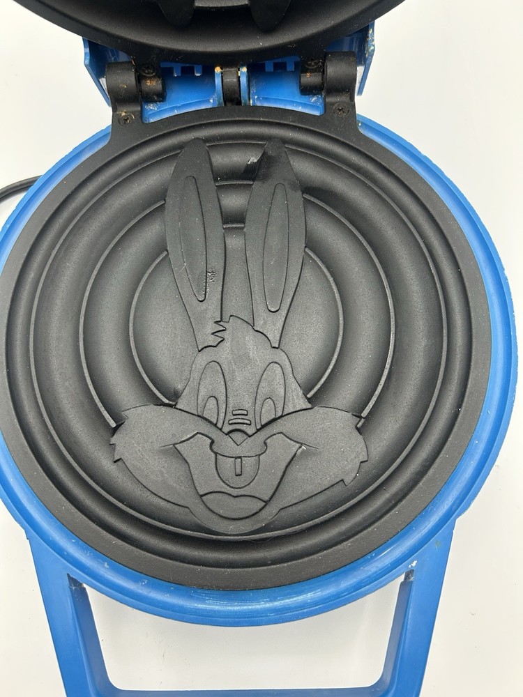Vintage 1991 Toastmaster Bugs Bunny Waffle Baker