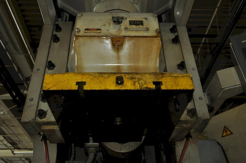 121 TON KOMATSU GAP FRAME PRESS