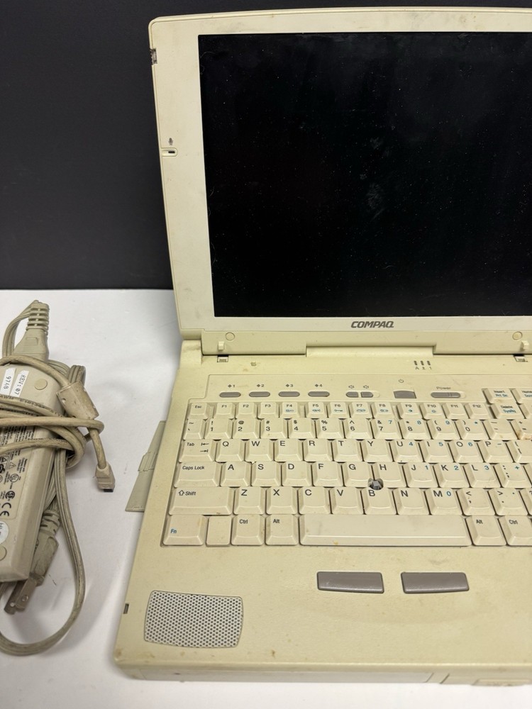 VINTAGE COMPAQ ARMADA 7370DMT LAPTOP COMPUTER - AS/IS
