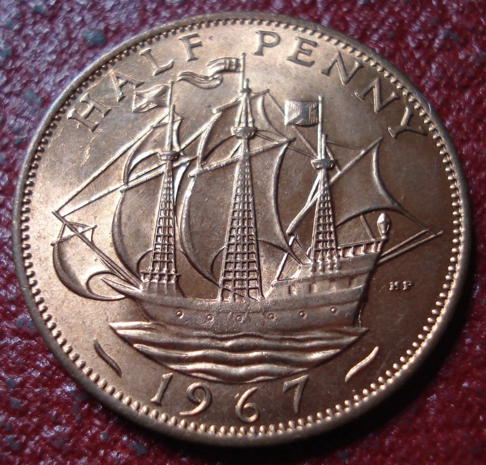 1967 BRITISH HALF PENNY IN UNCIRCULATED CONDITION