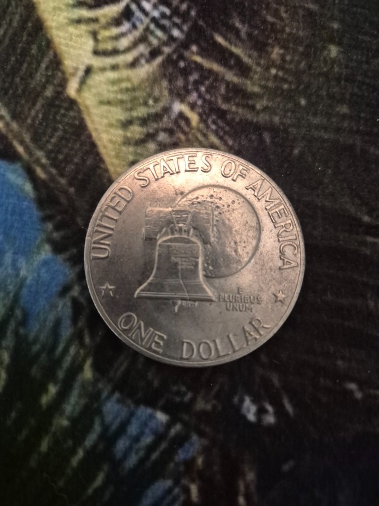 BICENTENNIAL SILVER DOLLAR **RARE**NO MINT MARK**