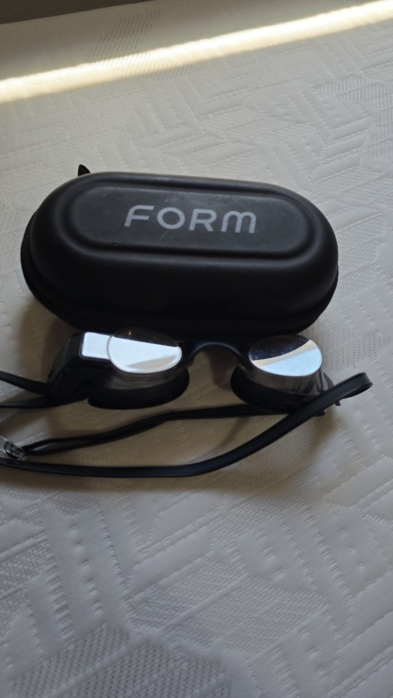 Form Smart Display Swim Goggles