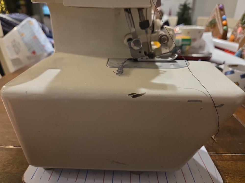 White Powerlock Differental Serger Sewing Machine w/ Pedal Untested