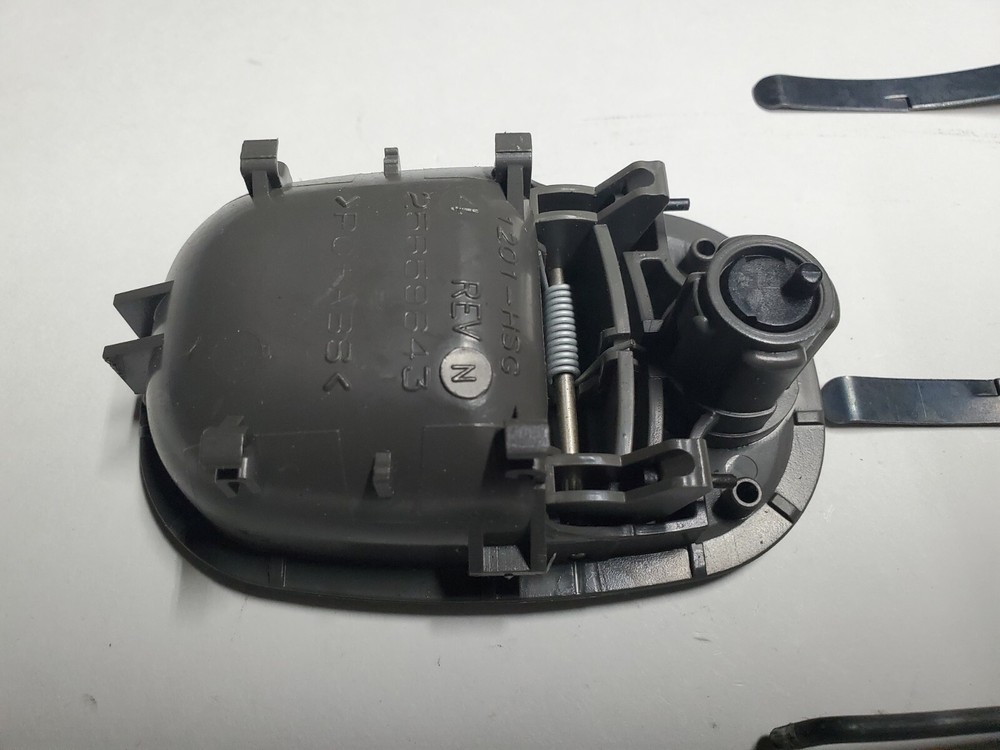 2002-2005 TRAILBLAZER ENVOY BRAVADA RAINIER GLOVE BOX LATCH HANDLE MEDIUM GRAY