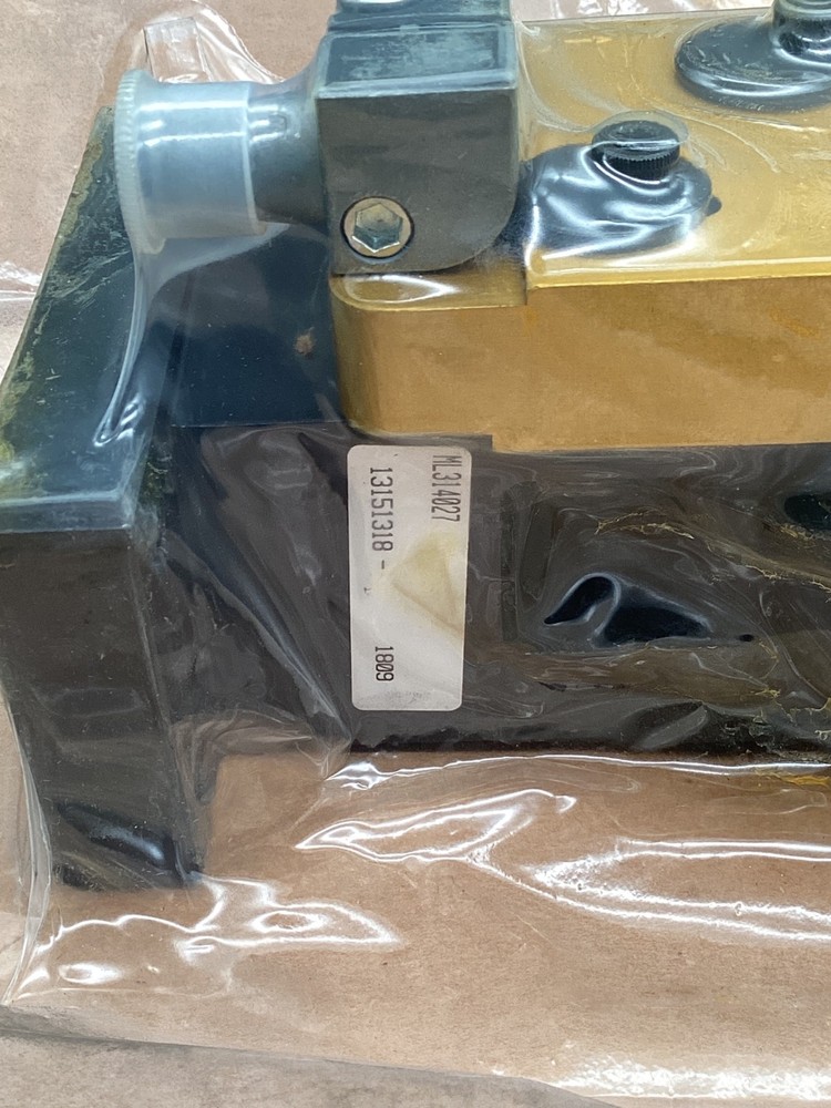 PHD ML314027 Pneumatic Gripper NEW