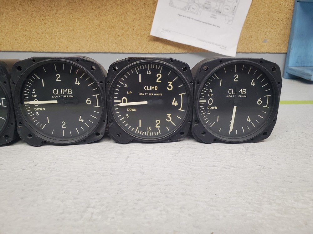 Lot of 6 Vertical Speed Indicators - read description
