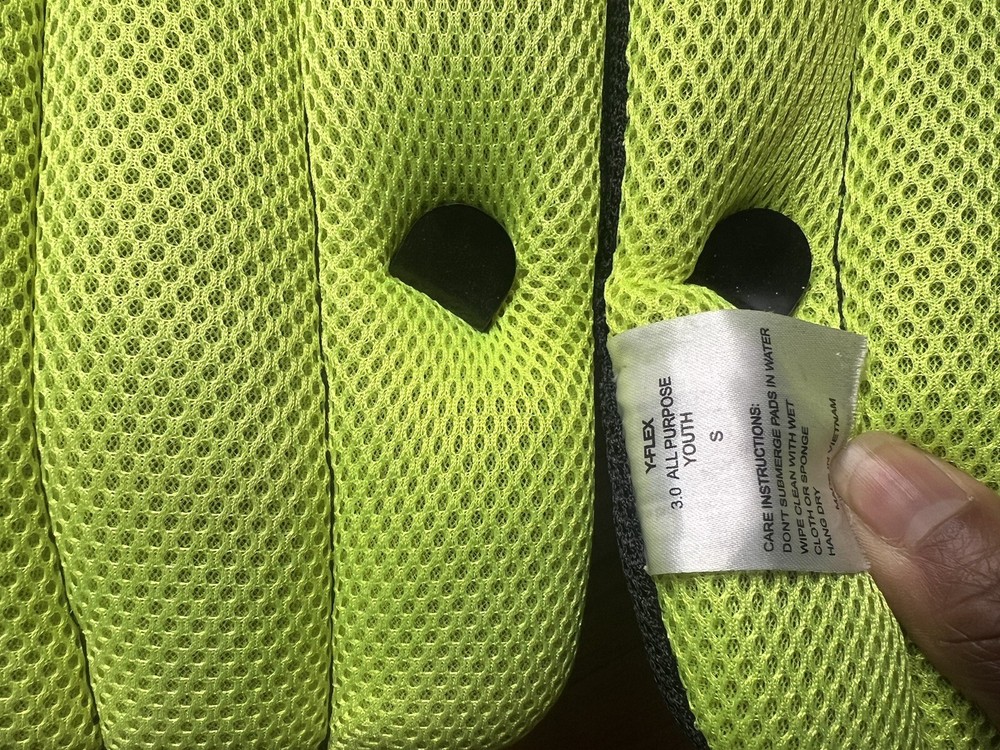 Schutt Shoulder Pad Size Small 26-30