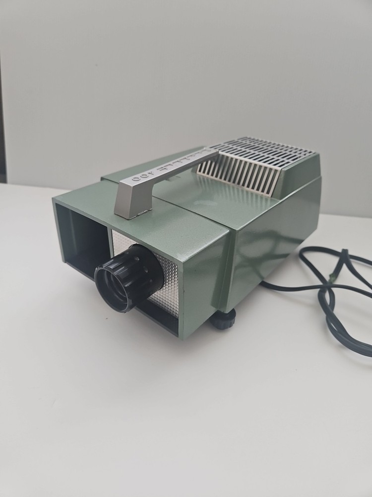 Vintage Realist 400 Slide Projector Tested Works