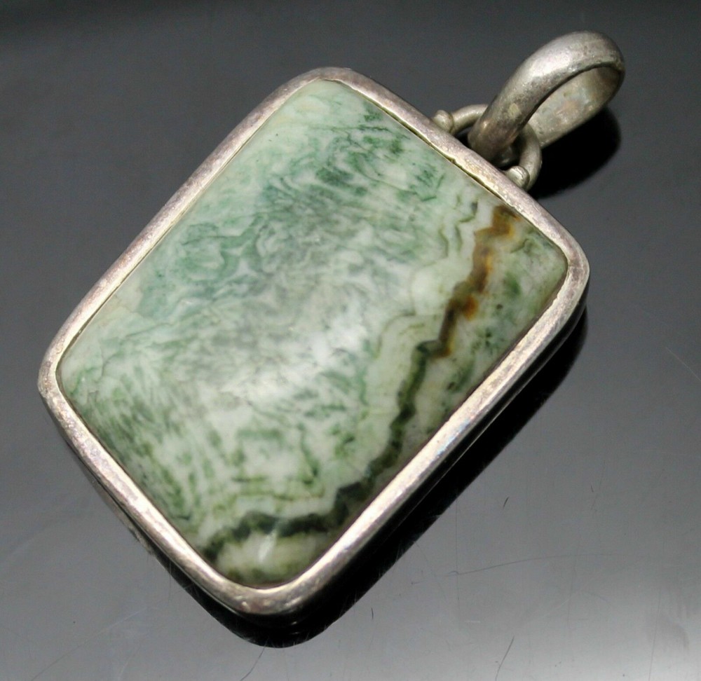IMPRESSIVE VINTAGE FRAMED GENUINE TREE AGATE STERLING SILVER PENDANT