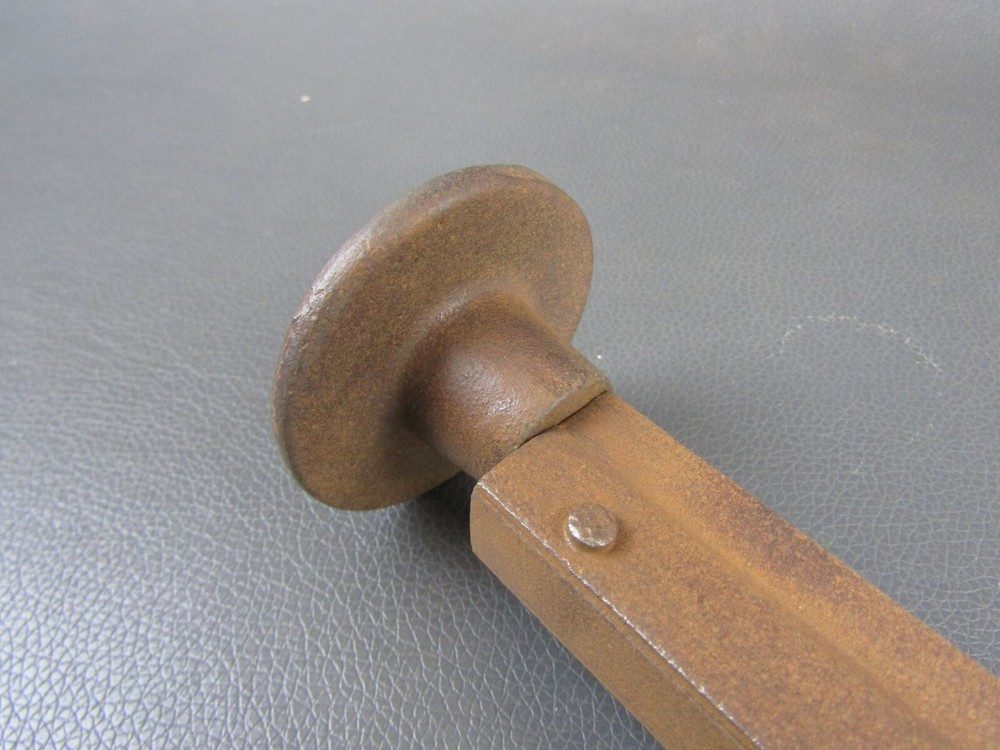 Vintage 22" thatchers needle old tool