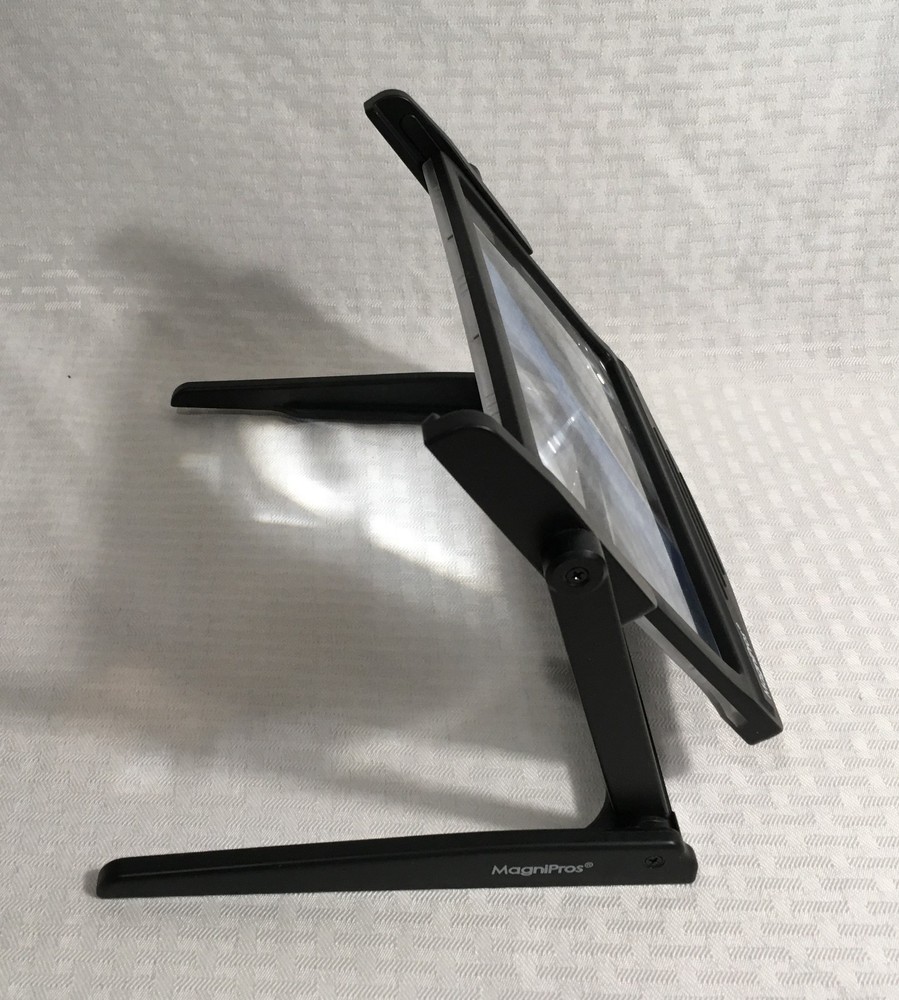 MAGNIPROS HANDS FREE ADJUSTABLE MAGNIFIER / 3 LIGHTING MODES / FOLDABLE STAND