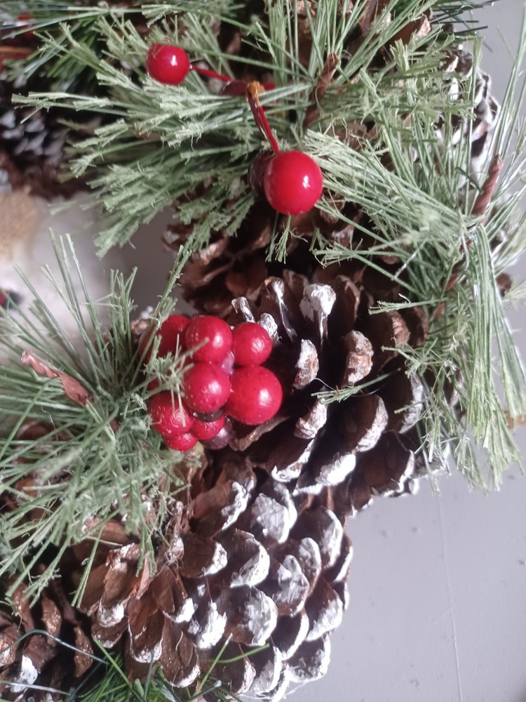 Christmas Pine Cone Wreath