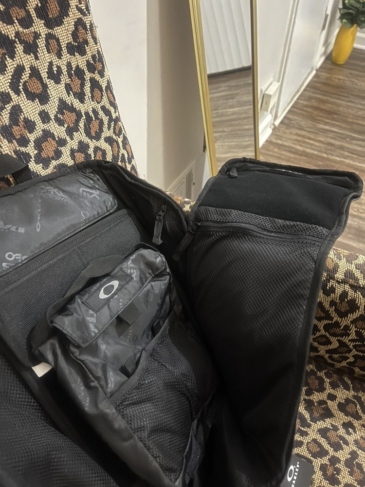 Oakley Extractor Sling Pack 2.0