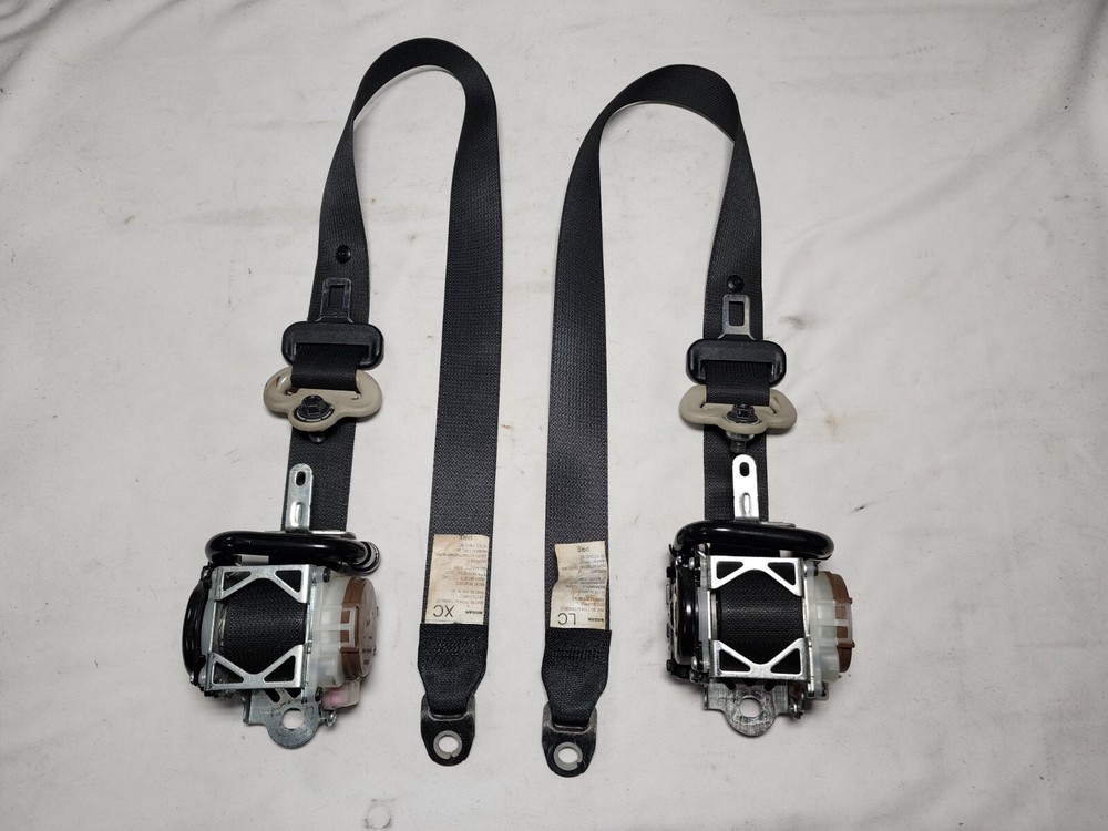 2013 - 2015 Nissan Versa Note Drivers & Passengers Front Seat Belts