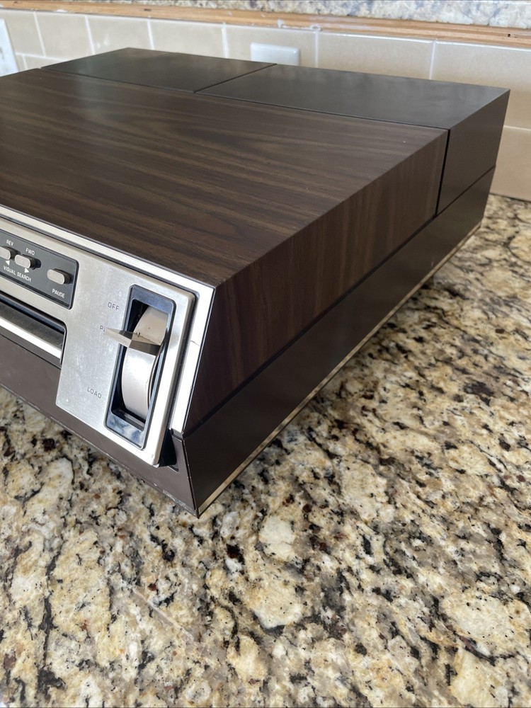 Zenith Stereo Video Disc Player Model VP2000- Powers On, No Further Testing