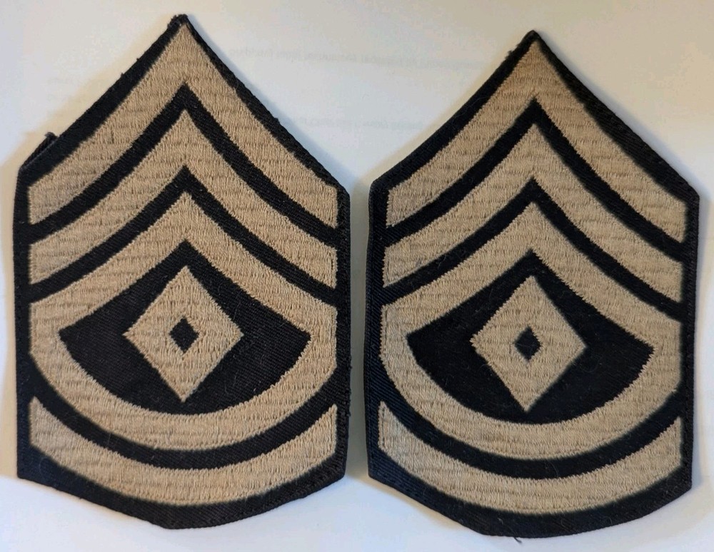 WW2 US Army Sergeant Chevron Pair - 3 Up 2 Down w/ Diamond L5